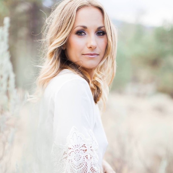 Kate Albright - Poshmark Profile Picture of Kate Albright (@fritzyfringe) on Poshmark