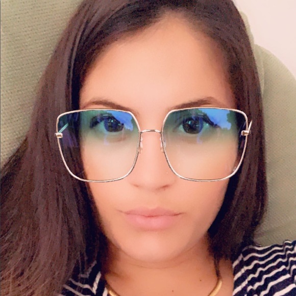 Profile Picture of Biatriz Fardales (@biatrizfardales) on Poshmark