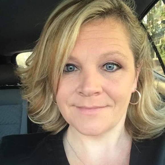 Profile Picture of Louann Revak (@lillou77) on Poshmark