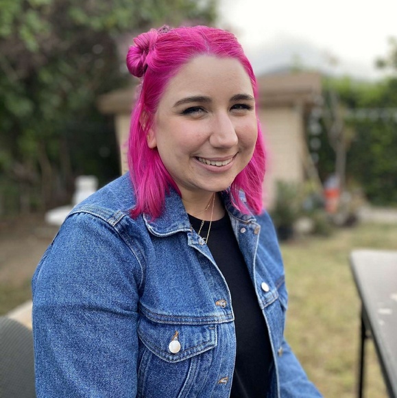 Profile Picture of Jean Simon (@jeeanbean) on Poshmark