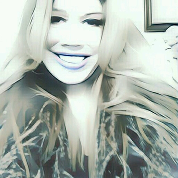 Profile Picture of Devon Richards (@devchic) on Poshmark