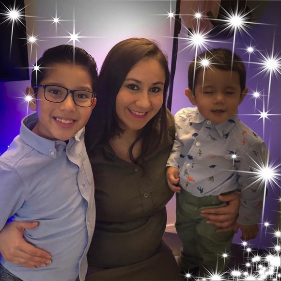 Profile Picture of Kelly Angulo (@kellyulian) on Poshmark