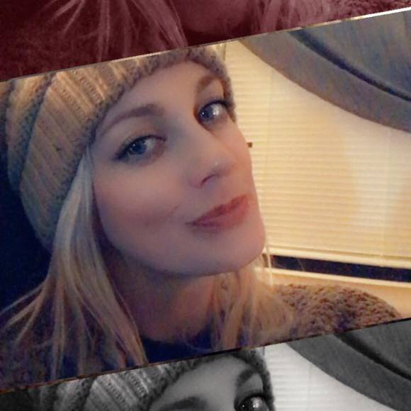 Profile Picture of Loretta Mooney (@lorettamooney) on Poshmark