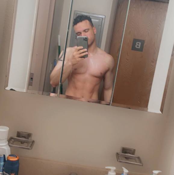 Profile Picture of Roberts Miles (@soaway26) on Poshmark