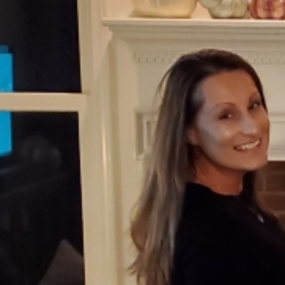 Profile Picture of Trudy Salvadore (@saltrudy) on Poshmark