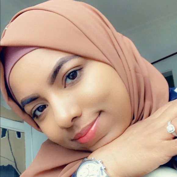 Profile Picture of Rosanah Bashir khan (@rosanahb) on Poshmark