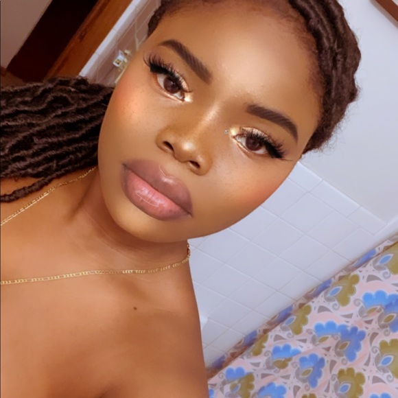 Profile Picture of Marsandra Gbor (@marsandragbor) on Poshmark