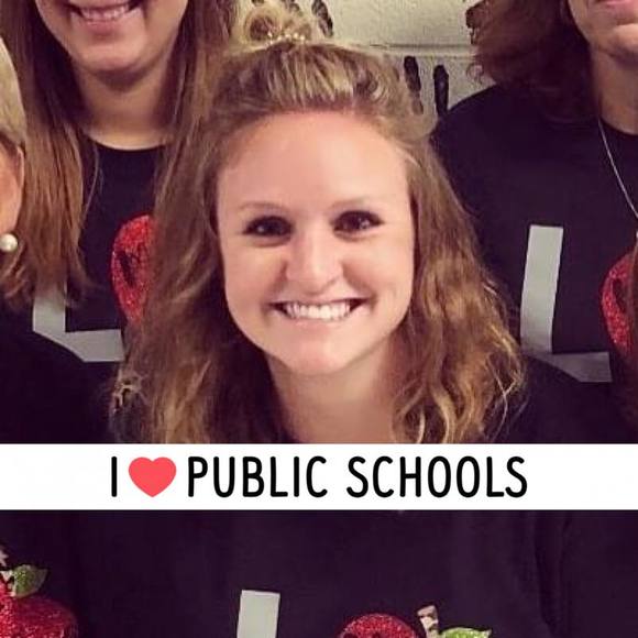 Profile Picture of Sara Kalbaugh (@skalbaugh) on Poshmark