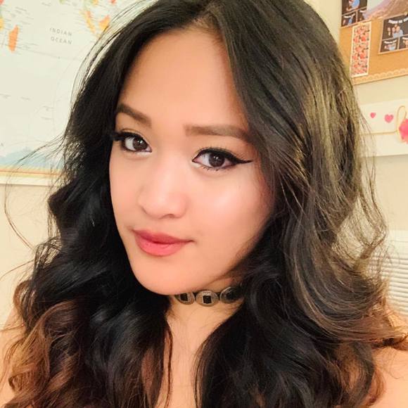 Profile Picture of Herllaine Asistio (@herllaine) on Poshmark