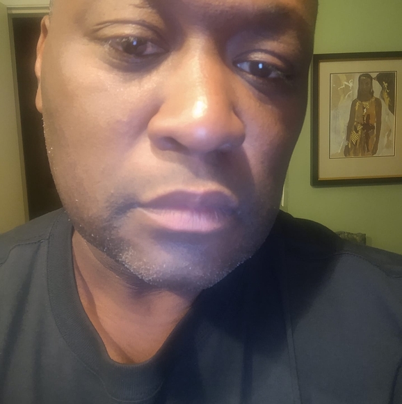 Profile Picture of Kenneth Holloway (@kennethhollo681) on Poshmark