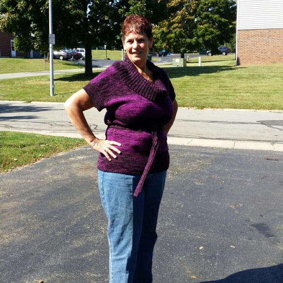 Profile Picture of Peggy Schuth (@peggyschuth) on Poshmark