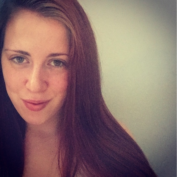 Profile Picture of Sarah Hutton (@sillysarah011) on Poshmark