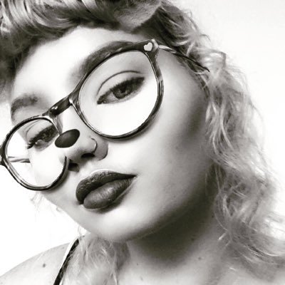 Profile Picture of Savannah Palmer (@BeerbongsN13bs) on Twitter