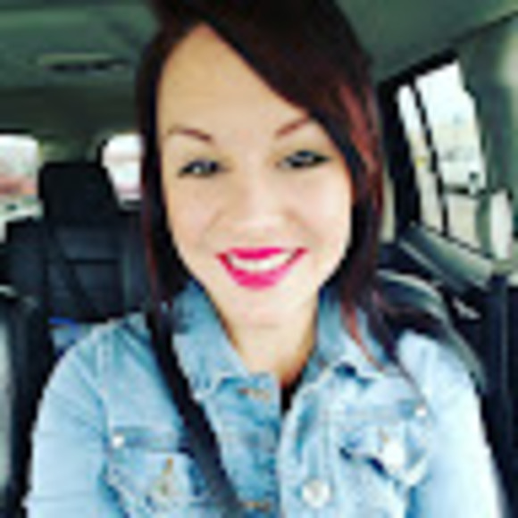 Profile Picture of Kori Nafziger (@kanafziger) on Poshmark