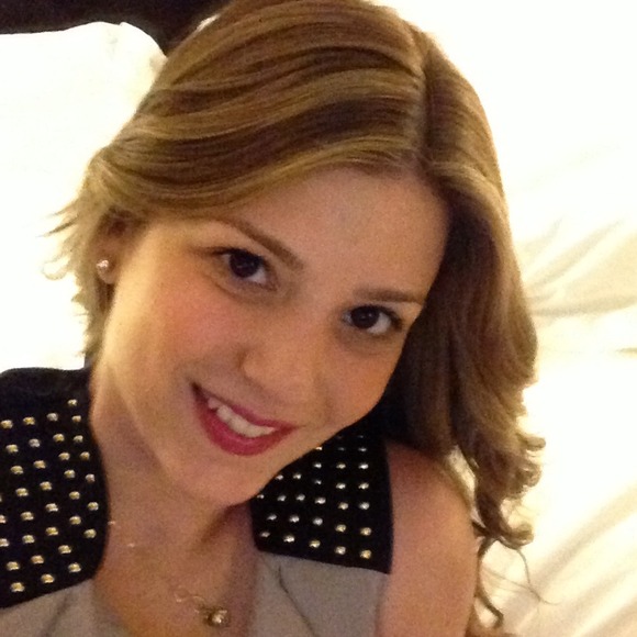 Profile Picture of Danielle Crooks (@dmc022) on Poshmark
