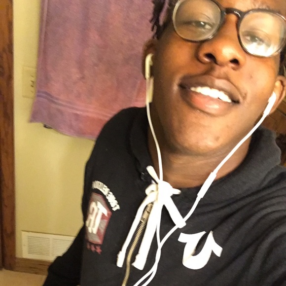 Profile Picture of Keith Horton (@keezymoe) on Poshmark