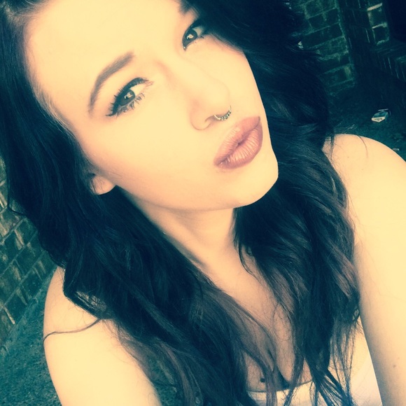 Profile Picture of Shelby Meninno (@shelbe1609) on Poshmark