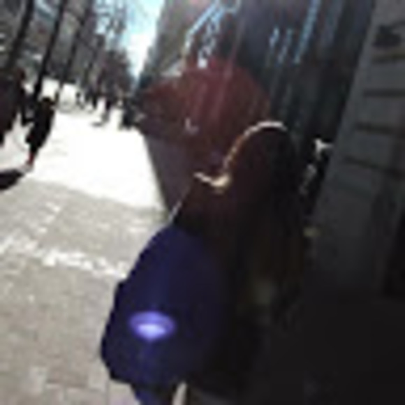 Profile Picture of Shuwen Yan (@shuwen220) on Poshmark