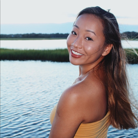 Profile Picture of Rebecca Hulliger (@rebeccahulliger) on Poshmark