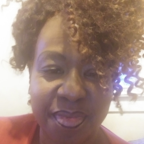 Profile Picture of Valeta Swain (@valetaswain) on Poshmark