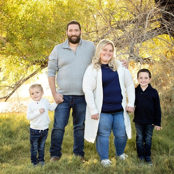 Madeline Loeber - Poshmark Profile Picture of Madeline Loeber (@lularoemloeber) on Poshmark