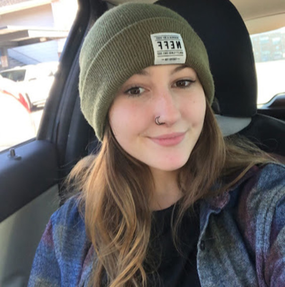 Profile Picture of Isabella Curtis (@bellaacurtiss1) on Poshmark