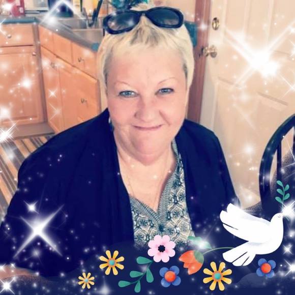 Profile Picture of Robin Hurlburt-jacobs (@robinhjacobs) on Poshmark