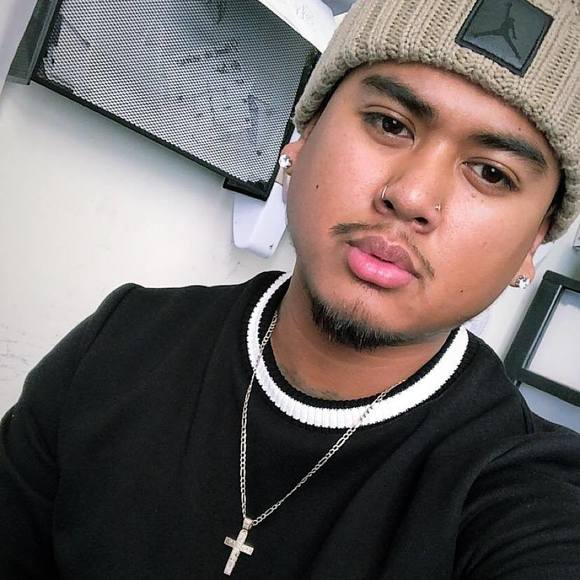 Profile Picture of Bobby Nguyen (@bobbyboyy757) on Poshmark