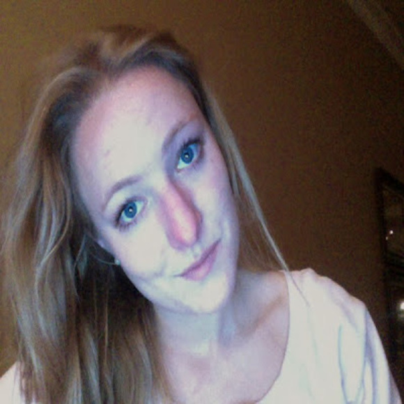 Profile Picture of Mackenzie Douglas (@mackenziedou927) on Poshmark