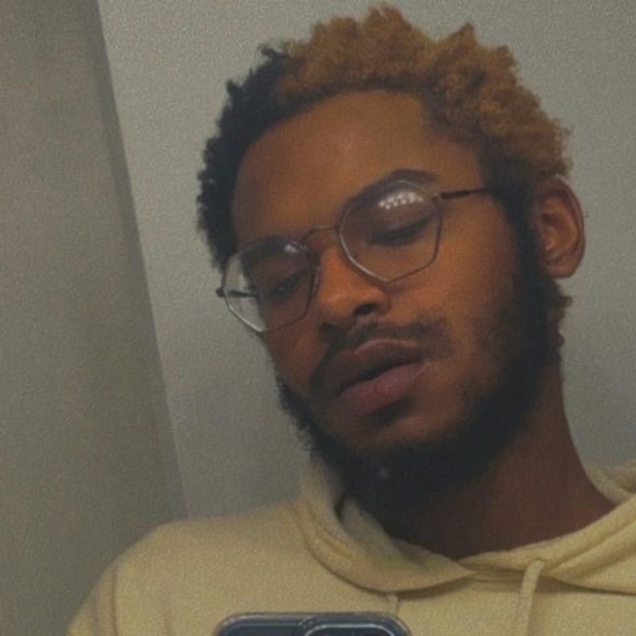 Profile Picture of Michael Cyrus (@michaelcyrus01) on Poshmark