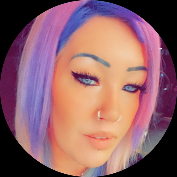 Profile Picture of Heather Teeters (@heatherteeters) on Poshmark