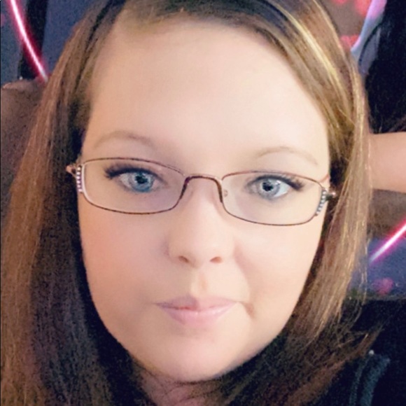 Profile Picture of Jessica Layton (@jessicalayton11) on Poshmark