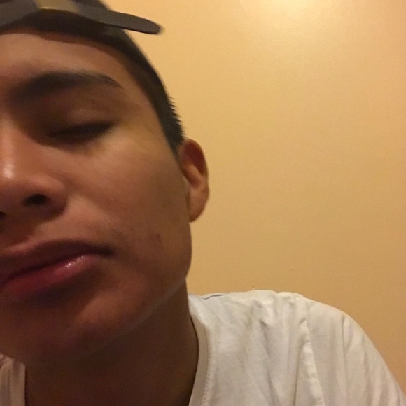 Profile Picture of Andrew Castellon (@delaricious) on Poshmark