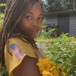 Profile Picture of Ashley Robertson (@fleurocity) on Instagram