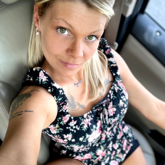 Profile Picture of Nicole Mcdermott (@nikkiemcd) on Poshmark