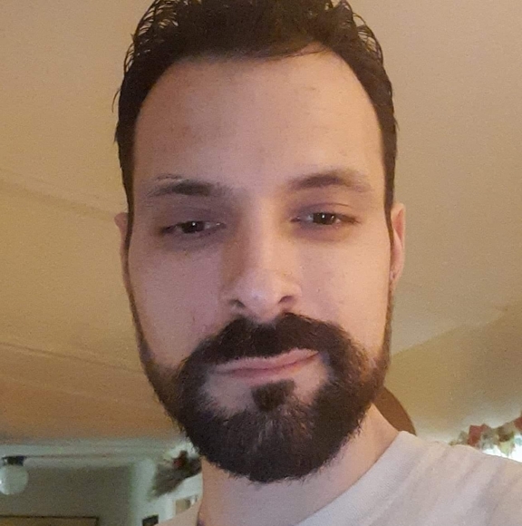 Profile Picture of Alexander Clare (@aclare219) on Poshmark