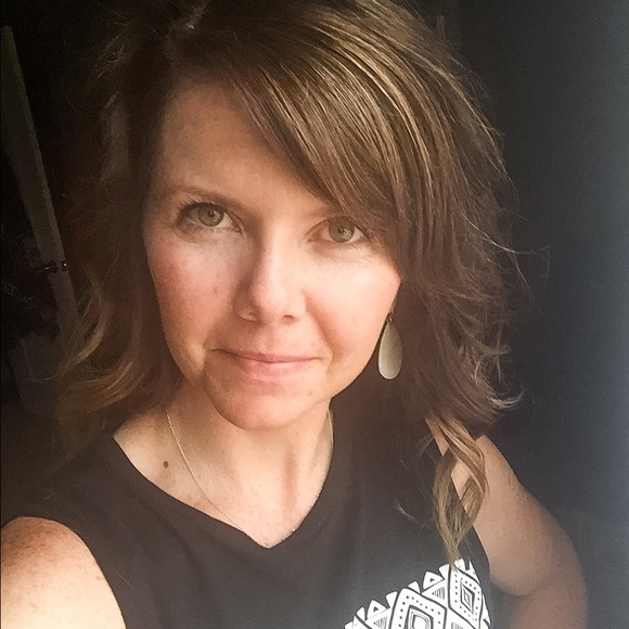 Profile Picture of Nicky Swenson (@nickyswenson) on Poshmark