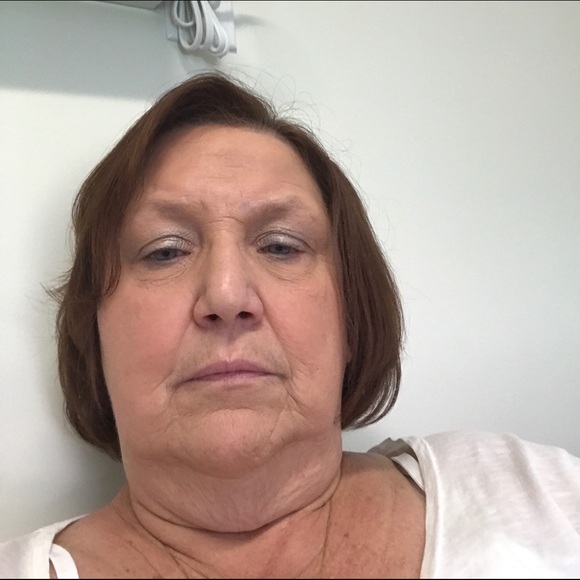 Profile Picture of Debbie Kyger (@deborahk1949) on Poshmark