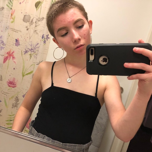 Profile Picture of Julianna Stewart (@juliannastewart) on Poshmark