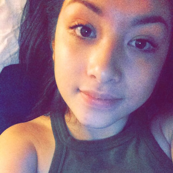 Profile Picture of Gladis Frausto (@gladisfrausto) on Poshmark