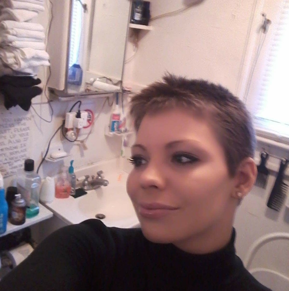 Profile Picture of Joel-lynn Everette (@joellynn) on Poshmark