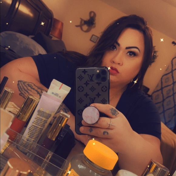 Profile Picture of Sharisa Agnew (@sharisaagnew) on Poshmark