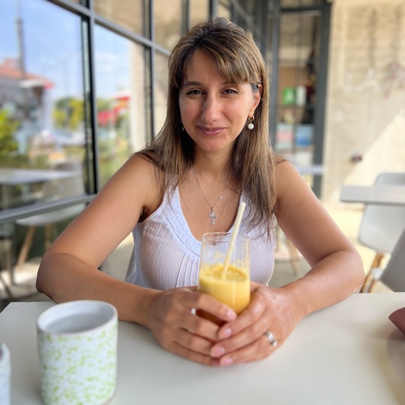 Profile Picture of Sona Mkrtumyan (@mksona) on Poshmark