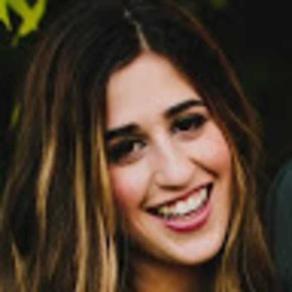 Profile Picture of Haley Briggs (@haley_briggs) on Poshmark