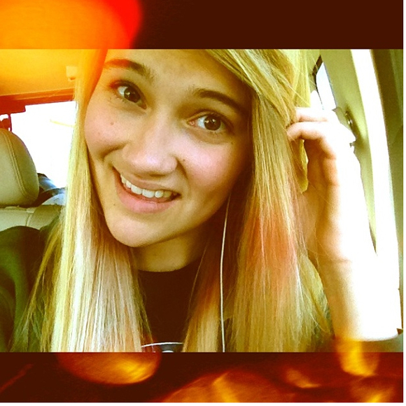 Profile Picture of Amanda Duff (@manderpander) on Poshmark