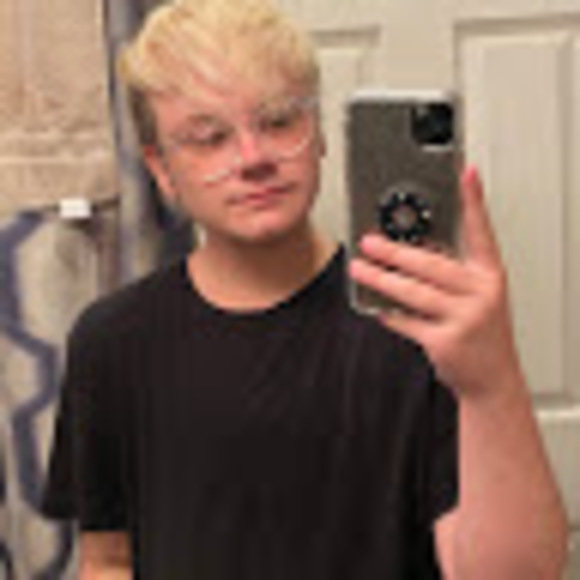 Profile Picture of Alex Newby (@jakeanewby) on Poshmark