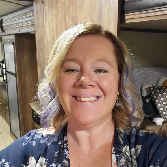 Profile Picture of Danielle Stubberud (@dstubberud74) on Poshmark
