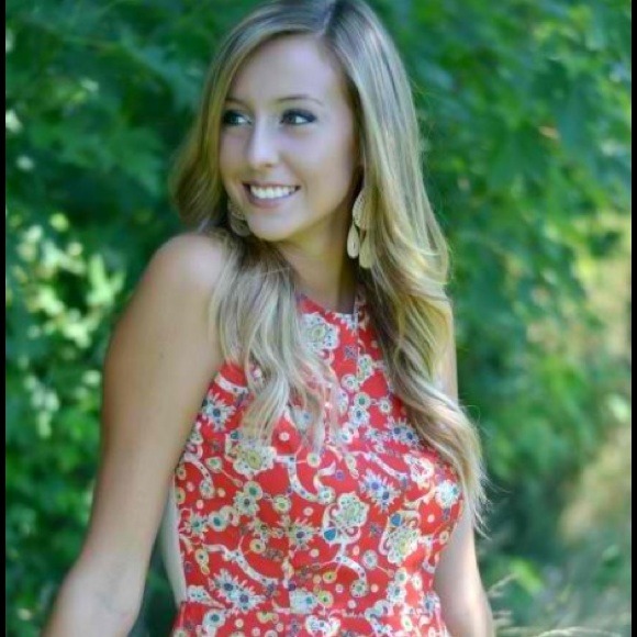 Profile Picture of Kate Raschert (@kraschxo) on Poshmark