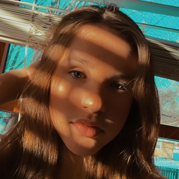 Profile Picture of Melia Conrath (@xobish) on Poshmark