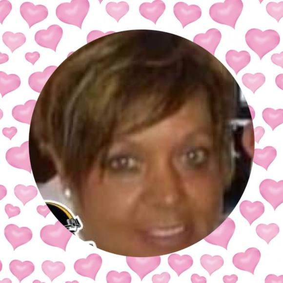 Profile Picture of Amy Dozier (@amydozier614) on Poshmark